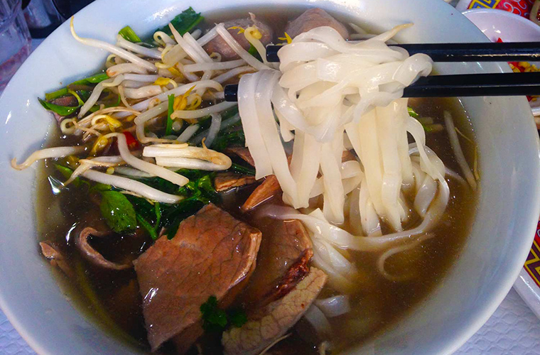 Melting sisters - Deep-toned, tasty and wonderfully spicy broth of a pho