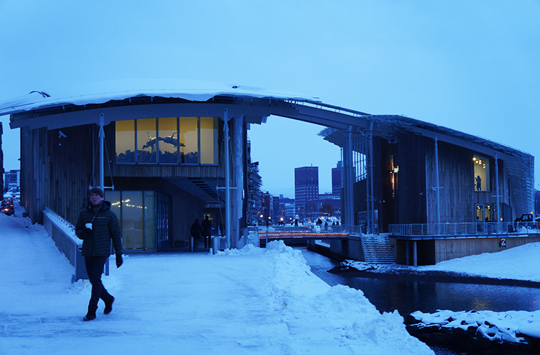 Meltingsisters - the Astrup Fearnley Museum at the blue hour in the winter