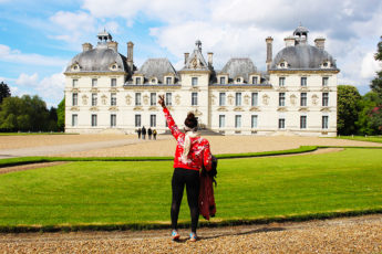 meltingsisters - cheverny castle of the Loire valley - girl standing by the main lawn