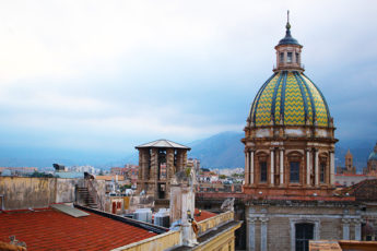 Meltingsisters - Meltingsisters - Sicily's capital city palermo - view of the dome of palermo and the roofs