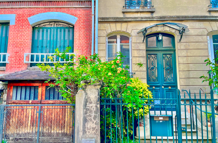 Quaint square montsouris - Bright, pretty and dainty colours is a recurrent feature on the street