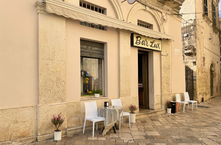 Bar Lux in piazza San Nicola