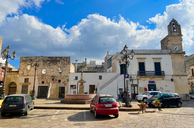 Blue sky above piazza San Nicola